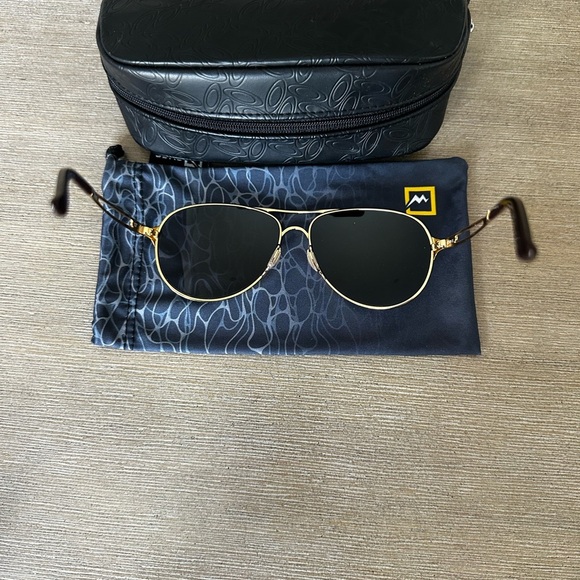 Oakley Gold caveat Aviator Sunglasses with Green Lenses - Picture 7 of 8